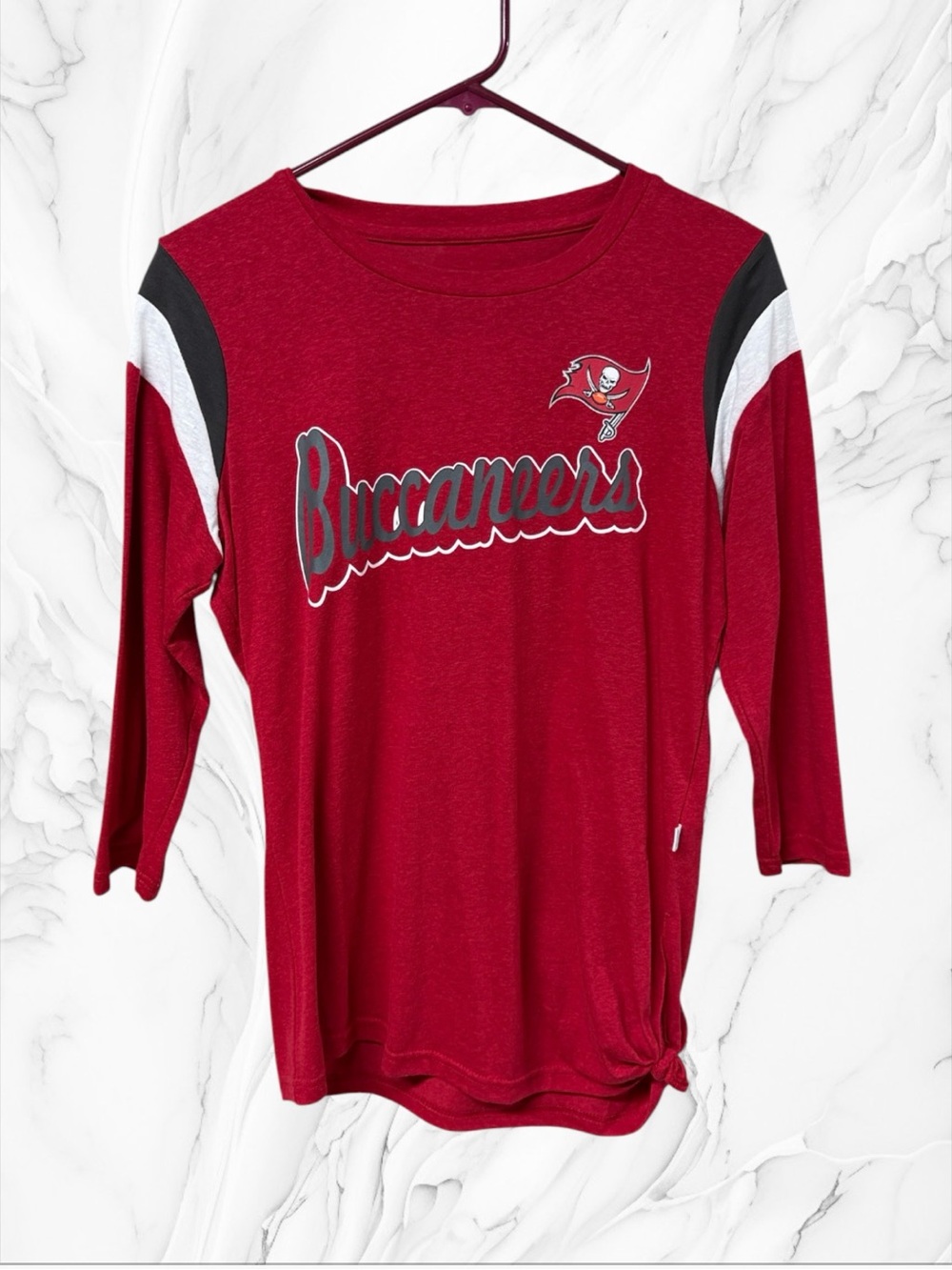 Touch stadium NWT Buccaneers Women's Red 3/4 Sleeve Team Top size medium
